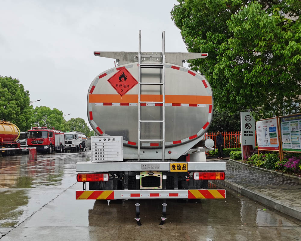 17方福田歐曼鋁合金運油車